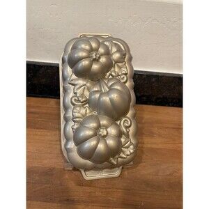 Nordic Ware botanical Pumpkin Loaf Bread Pan